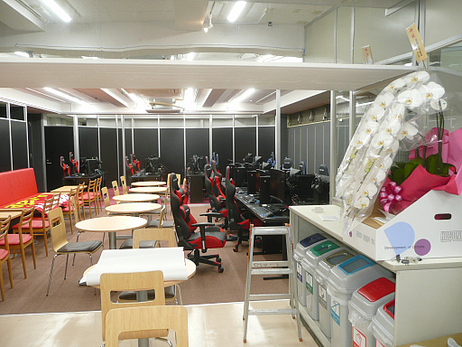 画像ギャラリー No.001のサムネイル画像 / ロケット(東京・秋葉原)がCafeとe-sportsの融合施設「ROCKET e-cafe / e-sports&Cafe」をオープン