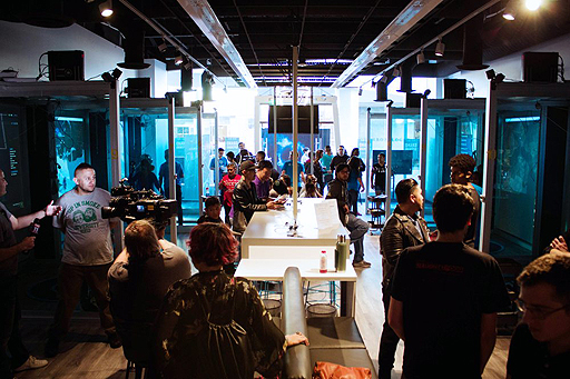 画像ギャラリー No.002のサムネイル画像 / ロサンゼルスで人気のVR体験施設「Survios Virtual Reality Arcade」が日本上陸。東京ミッドタウン日比谷に5月23日から期間限定で登場