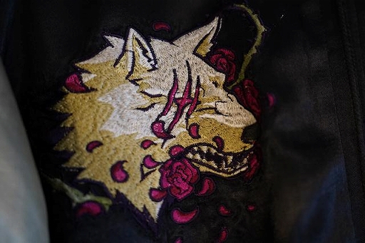 画像ギャラリー No.011のサムネイル画像 / 「アルティメット人狼10」スタッフスカジャンの受注生産プロジェクトが,クラウドファンディングサイト「Makuake」で始動