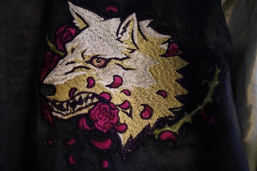 画像ギャラリー No.012のサムネイル画像 / 「アルティメット人狼10」スタッフスカジャンの受注生産プロジェクトが,クラウドファンディングサイト「Makuake」で始動