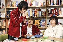 画像ギャラリー No.006のサムネイル画像 / 岡本信彦さんと堀江 瞬さんがMCを務める「ボドゲであそぼ 2ターンめ!」。7月3日放送の#1からあらすじと先行カットを紹介