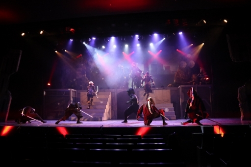 画像ギャラリー No.004のサムネイル画像 / 「NieR:Automata」の前日譚を描く「舞台 ヨルハ Ver1.3a」のゲネプロをレポート。キャストを男性陣で固めた大胆なアレンジに