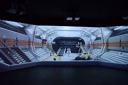 画像ギャラリー No.010のサムネイル画像 / 7月12日オープンのVR施設「MAZARIA」を新作中心に体験レポート。これまでのVR施設とは一線を画した“アニメとゲームに入る場所”が登場