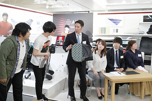 画像ギャラリー No.003のサムネイル画像 / 老舗寝具メーカーがeスポーツ選手をサポート。「西川 Presents YOSHIMOTO Gaming 座談会」レポート