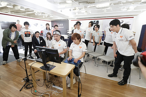 画像ギャラリー No.005のサムネイル画像 / 老舗寝具メーカーがeスポーツ選手をサポート。「西川 Presents YOSHIMOTO Gaming 座談会」レポート