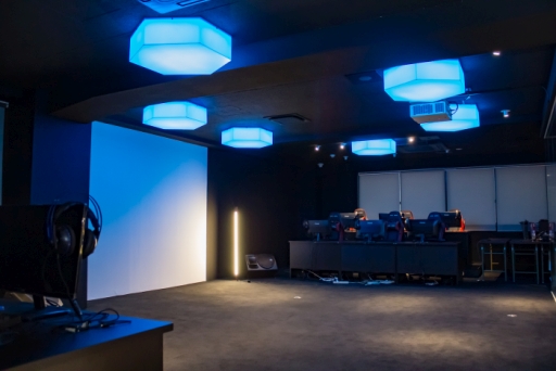 画像ギャラリー No.002のサムネイル画像 / ゲームプロダクションがeスポーツ大会の企画や運営,選手のマネージメントを行う施設「esports Japan」をオープン