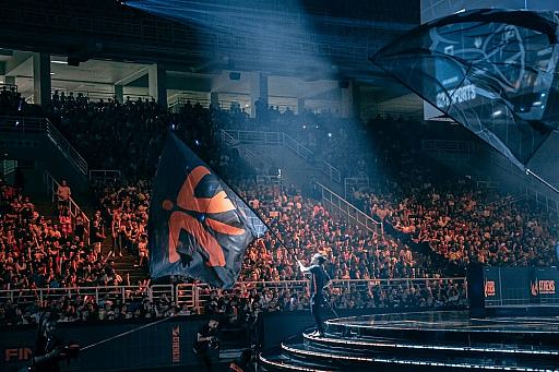 ���������꡼ No.001�Υ���ͥ������ / e���ݡ��ĥ������FNATIC�ס����ܤǤ�Ÿ���򶯲����뤿��ӥ��ͥ���ή�񥤥٥�Ȥ򳫺�