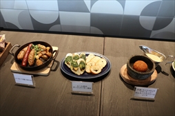 画像集 No.012のサムネイル画像 / 食事とドリンクと音楽，そしてゲームを楽しめる“大人の美味しい遊び場”「EXBAR TOKYO」をタイトーがオープン。その内覧会をレポート