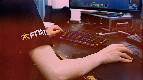 ���������꡼ No.006�Υ���ͥ������ / Fnatic��Cloud9��G2 Esports�Ȥ��ä������͵�e���ݡ��ĥ�����θ������ѥ������ܤ��㤨�롣����饤�󥹥ȥ���FUTAROKU�פ������ץ�