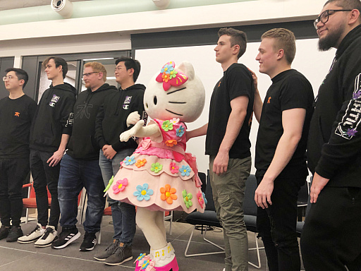 画像ギャラリー No.002のサムネイル画像 / 「FNATIC NIGHT」レポート,eスポーツチームのFNATICがハローキティとコラボ。2020年には本格的な日本進出も