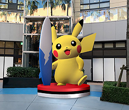 画像ギャラリー No.003のサムネイル画像 / 約4メートルの「でっかい! なみのりピカチュウ」モニュメントが「ららぽーとTOKYO-BAY」に登場へ。イベントは2020年1月25日から