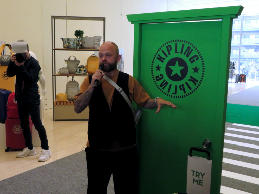 画像ギャラリー No.009のサムネイル画像 / 1980年代に生まれたキプリングとパックマンのコラボバッグが初披露。新製品発表会「キプリングエアーFlight No.SS20」レポート