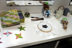 画像ギャラリー No.051のサムネイル画像 / アイドルたちの“IF”を描く「うたの☆プリンスさまっ♪」の企画展「Another World 〜WHITE&BLACK〜」が開催中。前期「WHITE SIDE」の模様をレポート