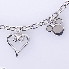 画像ギャラリー No.013のサムネイル画像 / 「キングダム ハーツ」グッズの新商品として,シルバーのブレスレット2種とネックレス,チャームセット3種が9月発売へ