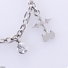 画像ギャラリー No.015のサムネイル画像 / 「キングダム ハーツ」グッズの新商品として,シルバーのブレスレット2種とネックレス,チャームセット3種が9月発売へ