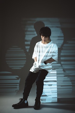 画像ギャラリー No.001のサムネイル画像 / DECO*27×山中拓也プロデュースによる視聴者参加型楽曲プロジェクトが始動。世界観のキーワードが散りばめられたティザーPVも公開に