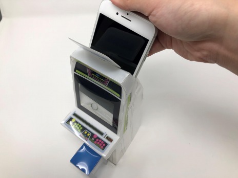 画像ギャラリー No.004のサムネイル画像 / “セガロゴ焼き”と“アストロシティ型スマートフォンスタンド”をセットにしたスペシャルメニューがセガのたい焼き・秋葉原店で発売