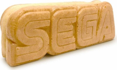 画像ギャラリー No.006のサムネイル画像 / “セガロゴ焼き”と“アストロシティ型スマートフォンスタンド”をセットにしたスペシャルメニューがセガのたい焼き・秋葉原店で発売