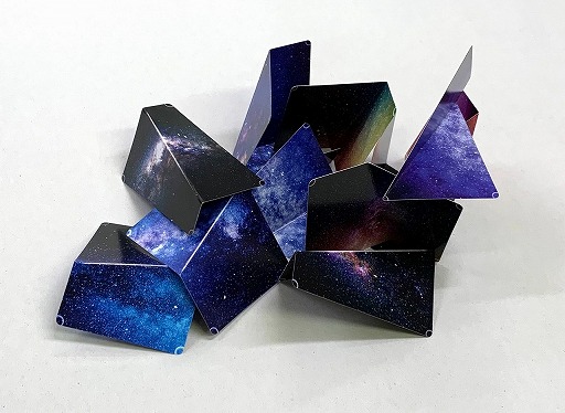 画像ギャラリー No.002のサムネイル画像 / B級サメ映画風ボードゲーム「ターンアップシャーク」と「星空を積む。」が7月3日に発売