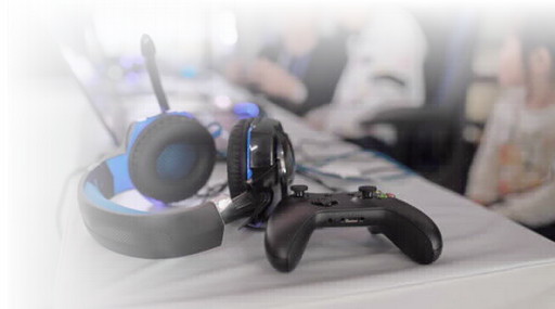 ���������꡼ No.004�Υ���ͥ������ / ���ͻԡ�NTT�����ܤ�PACkage��3�Ԥǡ�with �����ʻ���ˤ�����e���ݡ��Ĥˤ���ϰ������˸�����Ϣ�ȶ���פ�����