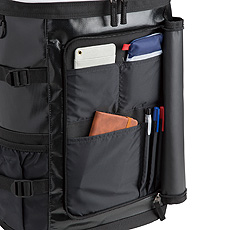 画像ギャラリー No.007のサムネイル画像 / ピカチュウとミズノランバードが同じ方向を向いて駆ける。ミズノ×ポケモンセンターのトレーニングウェアなど全25種が8月15日発売へ