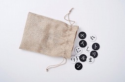 画像ギャラリー No.004のサムネイル画像 / 言葉で遊ぶボードゲーム「かなカナ」が発売に