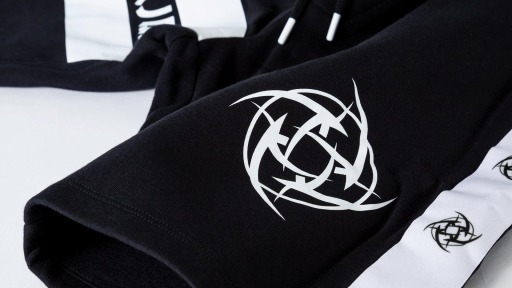 ���������꡼ No.005�Υ���ͥ������ / e���ݡ��ĥ������Ninjas in Pyjamas�פθ������ѥ��ȥХå��ѥå���FUTAROKU�����䳫��