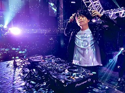 画像ギャラリー No.005のサムネイル画像 / 「SQUARE ENIX PRESENTS at TGS 2020 Online」に出演したRAM RIDER氏によるDJプレイのアーカイブが公開