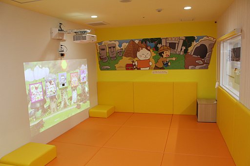 画像ギャラリー No.014のサムネイル画像 / ゲームクリエイターが手がけたカラオケ+リズムゲーム「ゲームカラオケ」をチェック。“カラオケまねきねこ 渋谷本店”内覧会レポート