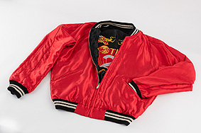 画像ギャラリー No.005のサムネイル画像 / スタッフや関係者に配られた「MOTHER2」スカジャンの復刻版が2月25日より販売へ。“ほぼ日カルチャん”で本日から全サイズ試着可能