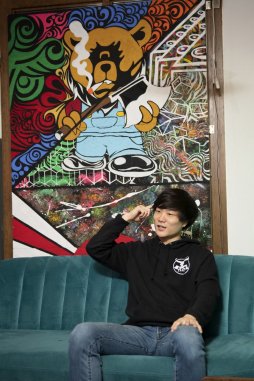 画像ギャラリー No.005のサムネイル画像 / 投擲武器,リアルで投げてみたくない? 斧やナイフ,チャクラムを投げられるお店で戦闘スキルを上げてきた