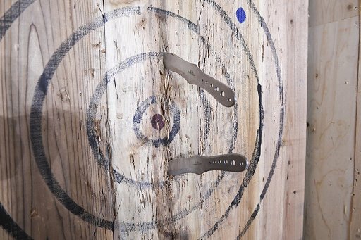 画像ギャラリー No.014のサムネイル画像 / 投擲武器,リアルで投げてみたくない? 斧やナイフ,チャクラムを投げられるお店で戦闘スキルを上げてきた