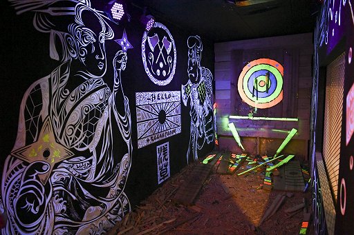 画像ギャラリー No.021のサムネイル画像 / 投擲武器,リアルで投げてみたくない? 斧やナイフ,チャクラムを投げられるお店で戦闘スキルを上げてきた