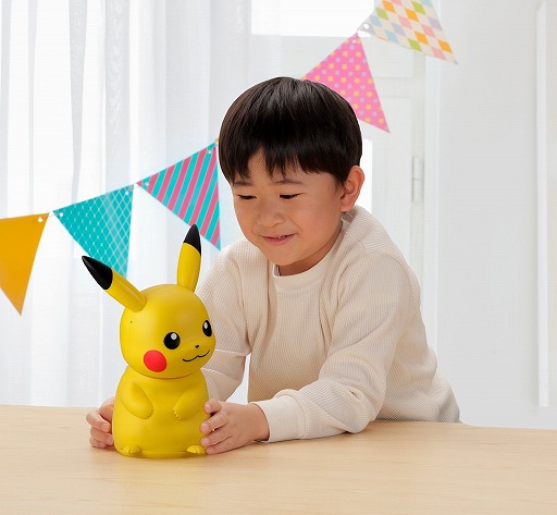 画像ギャラリー No.002のサムネイル画像 / ピカチュウのロボット「おはなししよ!ノリノリピカチュウ」がタカラトミーアーツから6月に発売