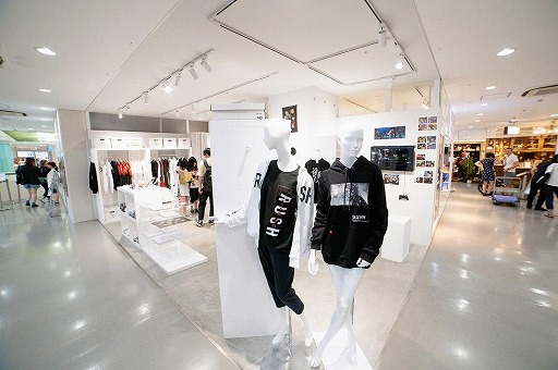 ���������꡼ No.008�Υ���ͥ������ / Rush Gaming�������ߥ󥰥֥��ɡ�ASTRO Gaming�פȥ��ݥ󥵡����å׷��������