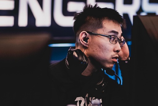 ���������꡼ No.014�Υ���ͥ������ / Rush Gaming�������ߥ󥰥֥��ɡ�ASTRO Gaming�פȥ��ݥ󥵡����å׷��������