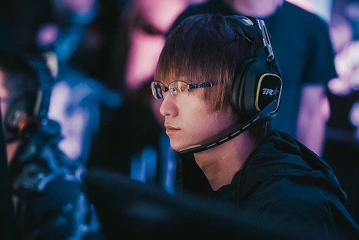 ���������꡼ No.015�Υ���ͥ������ / Rush Gaming�������ߥ󥰥֥��ɡ�ASTRO Gaming�פȥ��ݥ󥵡����å׷��������