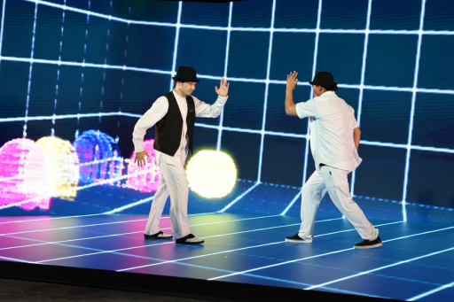 画像ギャラリー No.003のサムネイル画像 / 現実と仮想現実が融合する「MIRAIKEN studio」オープニングセレモニーレポート。金澤朋子さんと「アイドルマスター」の天海春香が共演