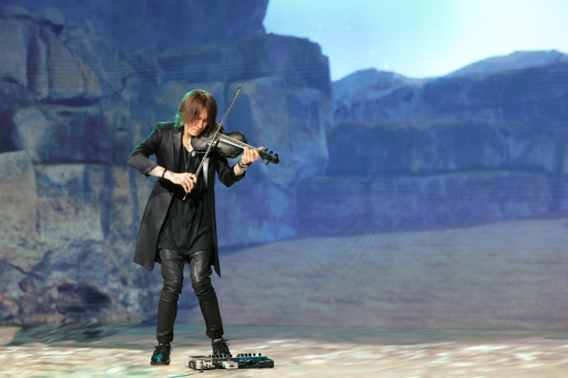 画像ギャラリー No.006のサムネイル画像 / 現実と仮想現実が融合する「MIRAIKEN studio」オープニングセレモニーレポート。金澤朋子さんと「アイドルマスター」の天海春香が共演