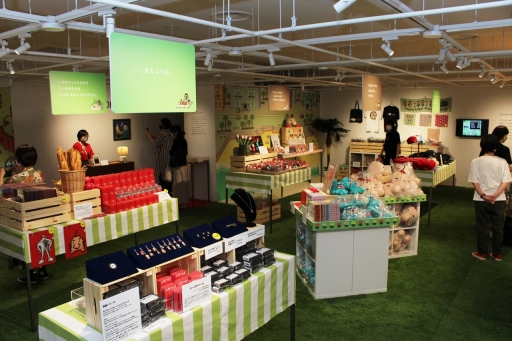 画像ギャラリー No.002のサムネイル画像 / MOTHER2の街角を再現したスペースでグッズが購入できる,「MOTHERのひろば」が渋谷PARCO8階で本日オープン。内覧会には糸井重里氏も来場