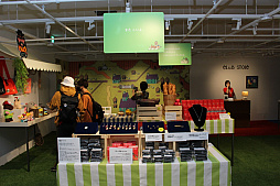 画像ギャラリー No.007のサムネイル画像 / MOTHER2の街角を再現したスペースでグッズが購入できる,「MOTHERのひろば」が渋谷PARCO8階で本日オープン。内覧会には糸井重里氏も来場