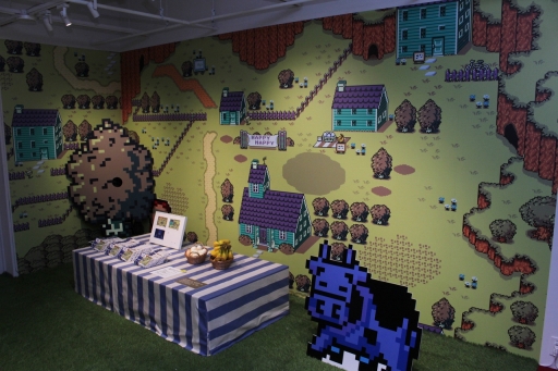 画像ギャラリー No.011のサムネイル画像 / MOTHER2の街角を再現したスペースでグッズが購入できる,「MOTHERのひろば」が渋谷PARCO8階で本日オープン。内覧会には糸井重里氏も来場