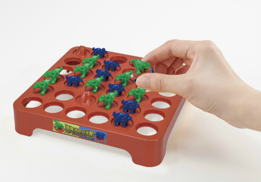 画像ギャラリー No.001のサムネイル画像 / オセロシリーズの新商品「恐竜オセロ大戦 3ゲームス」が7月下旬に発売