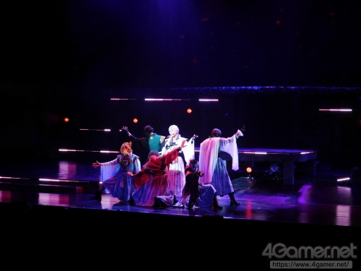 画像ギャラリー No.011のサムネイル画像 / 「ミュージカル『刀剣乱舞』 〜静かの海のパライソ〜」ゲネプロのフォトレポートをお届け。鶴丸国永など6振りの刀剣男士が1年半ぶりに出陣!