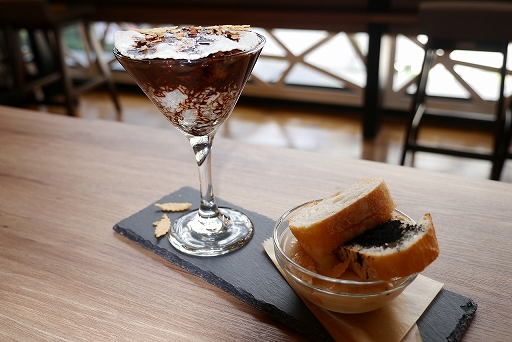 画像ギャラリー No.014のサムネイル画像 / カプコンカフェ×「逆転裁判」シリーズではキャラたちがきらびやかな盛装で登場! 一部グッズの先行公開&試食レポートをお届け