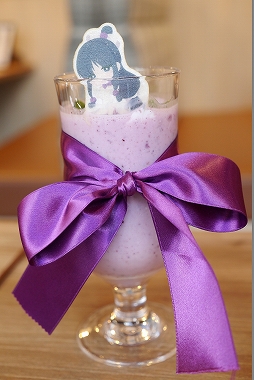 画像ギャラリー No.028のサムネイル画像 / カプコンカフェ×「逆転裁判」シリーズではキャラたちがきらびやかな盛装で登場! 一部グッズの先行公開&試食レポートをお届け