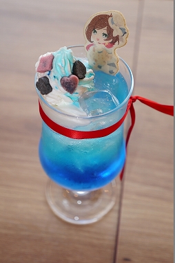 画像ギャラリー No.029のサムネイル画像 / カプコンカフェ×「逆転裁判」シリーズではキャラたちがきらびやかな盛装で登場! 一部グッズの先行公開&試食レポートをお届け