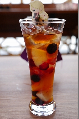 画像ギャラリー No.030のサムネイル画像 / カプコンカフェ×「逆転裁判」シリーズではキャラたちがきらびやかな盛装で登場! 一部グッズの先行公開&試食レポートをお届け