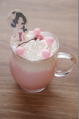 画像ギャラリー No.033のサムネイル画像 / カプコンカフェ×「逆転裁判」シリーズではキャラたちがきらびやかな盛装で登場! 一部グッズの先行公開&試食レポートをお届け