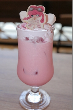 画像ギャラリー No.035のサムネイル画像 / カプコンカフェ×「逆転裁判」シリーズではキャラたちがきらびやかな盛装で登場! 一部グッズの先行公開&試食レポートをお届け